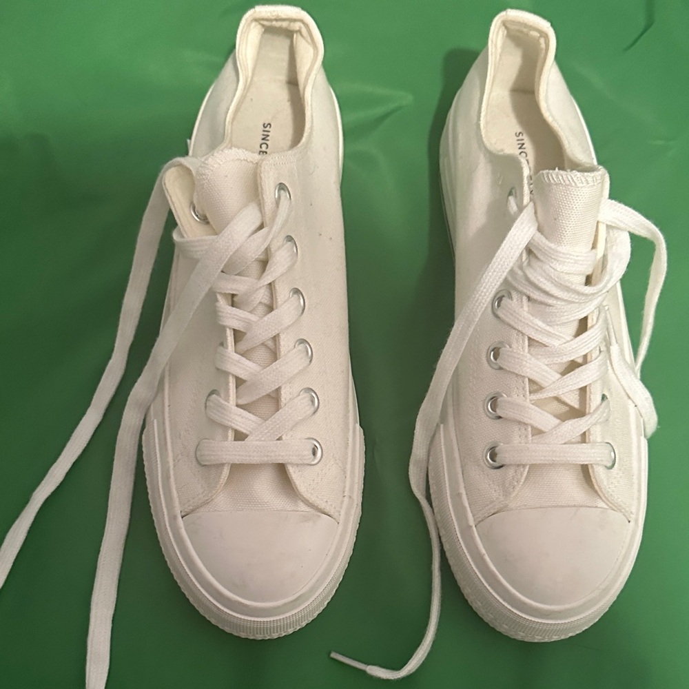 Sincerly Jules White Canvas Low-Top Platform Sneakers